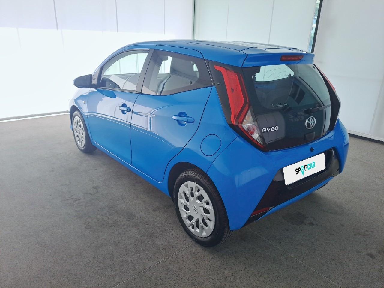 Toyota Toyota Aygo usata, con comandi audio al volante