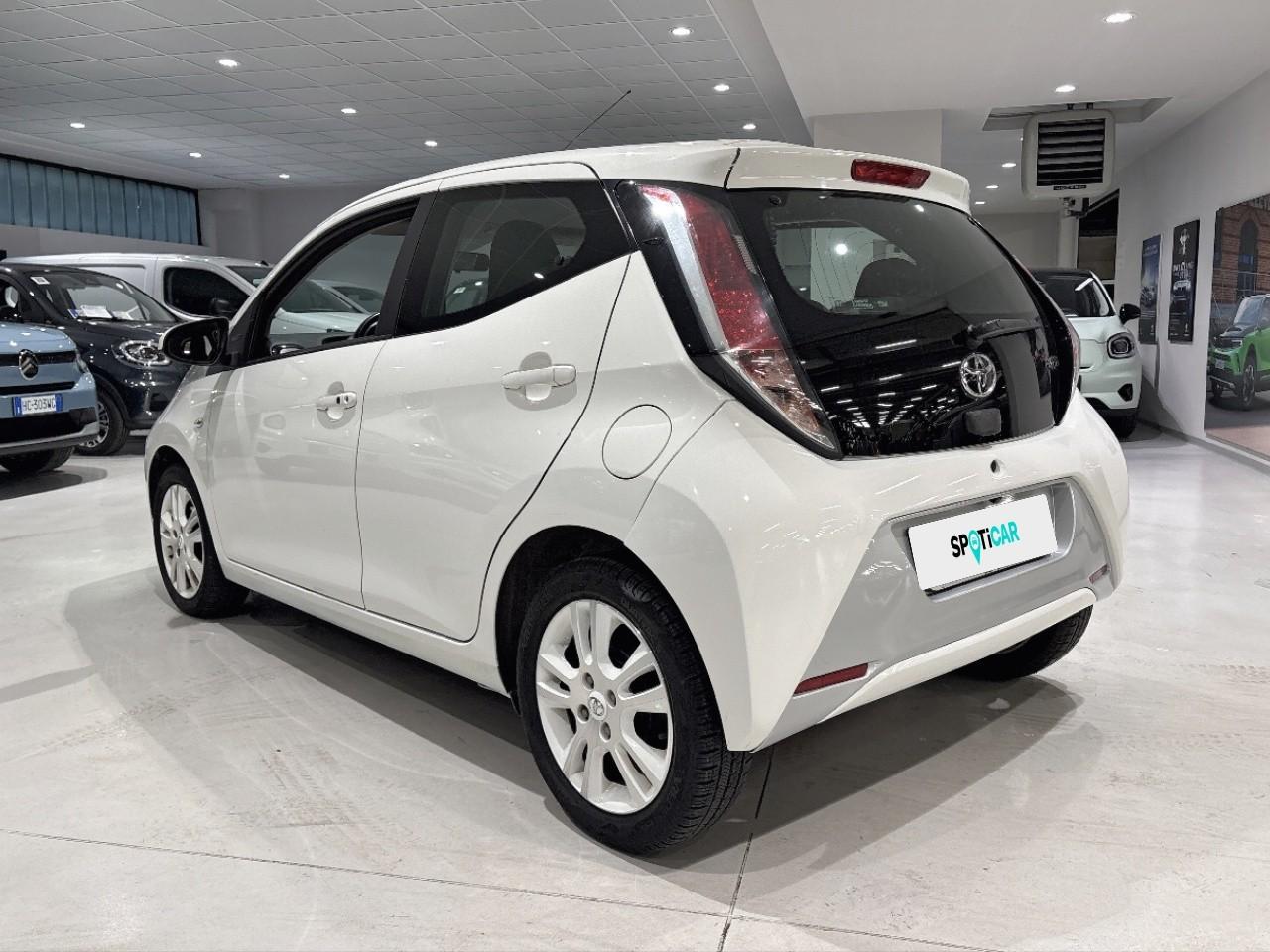 Toyota Toyota Aygo usata 17