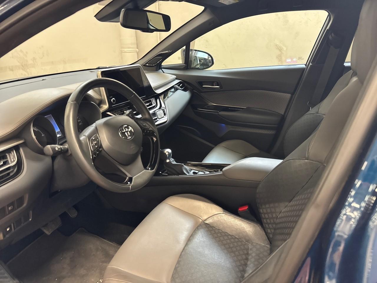 Toyota Toyota C-HR usata, con cinture sicurezza post. conducente con pretensionatori, cinture sicurezza post. passeggero con pretensionatori, cinture sicurezza post. centrale a 3 punti
