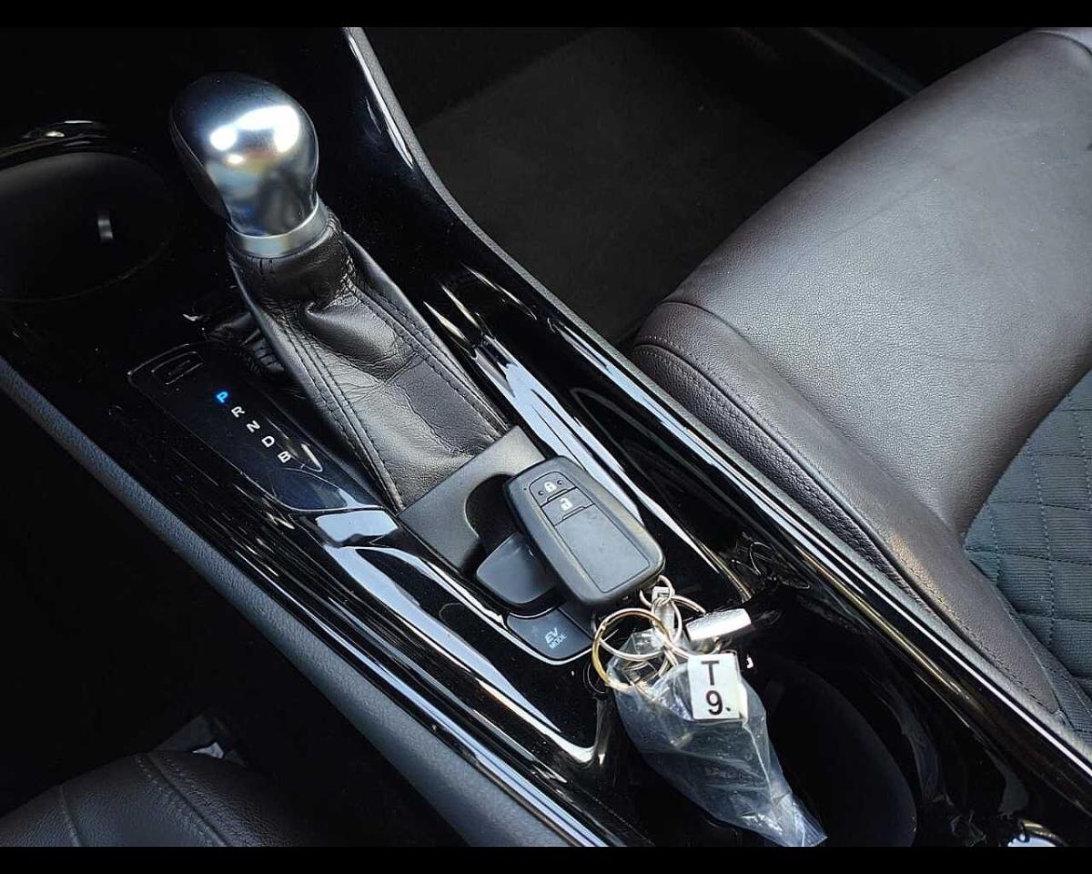 Toyota Toyota C-HR usata, con bracciolo porta oggetti