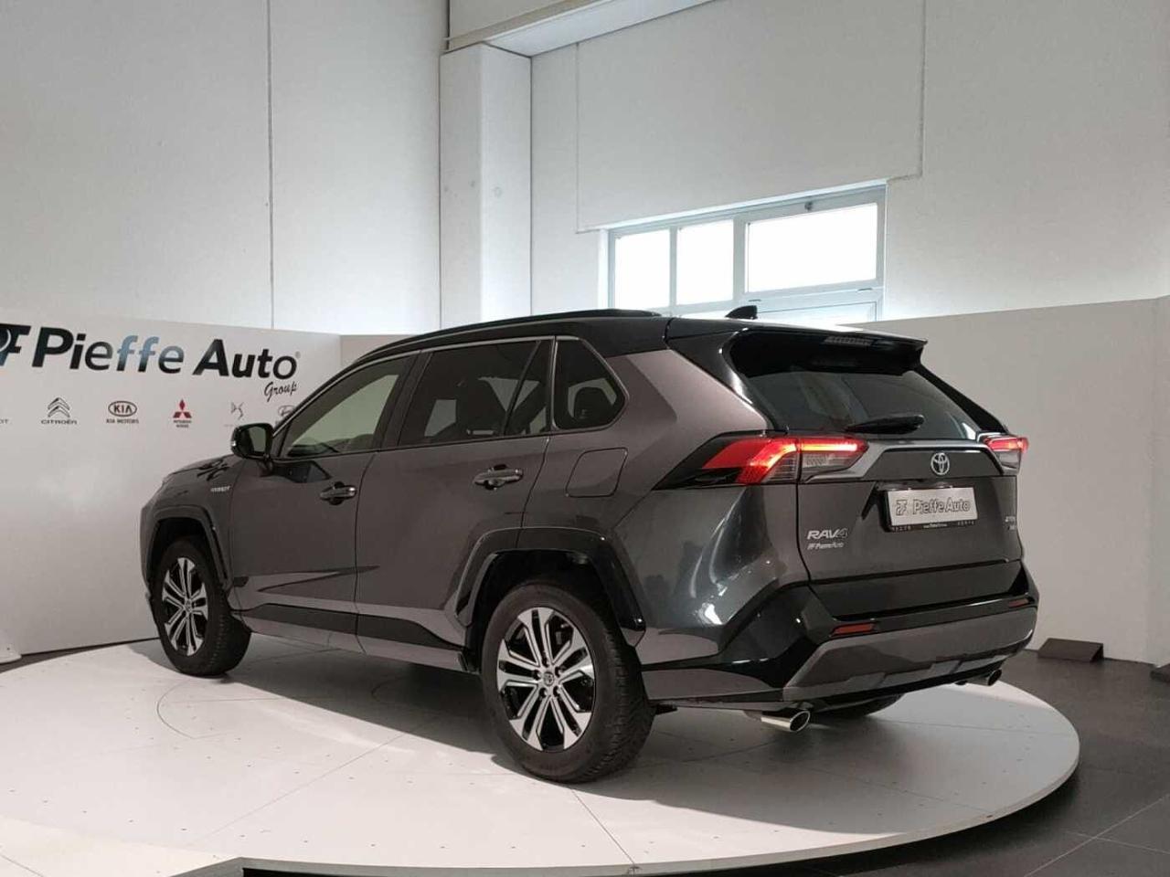 Toyota Toyota Rav4 usata, con battitacco cromato "hybrid"