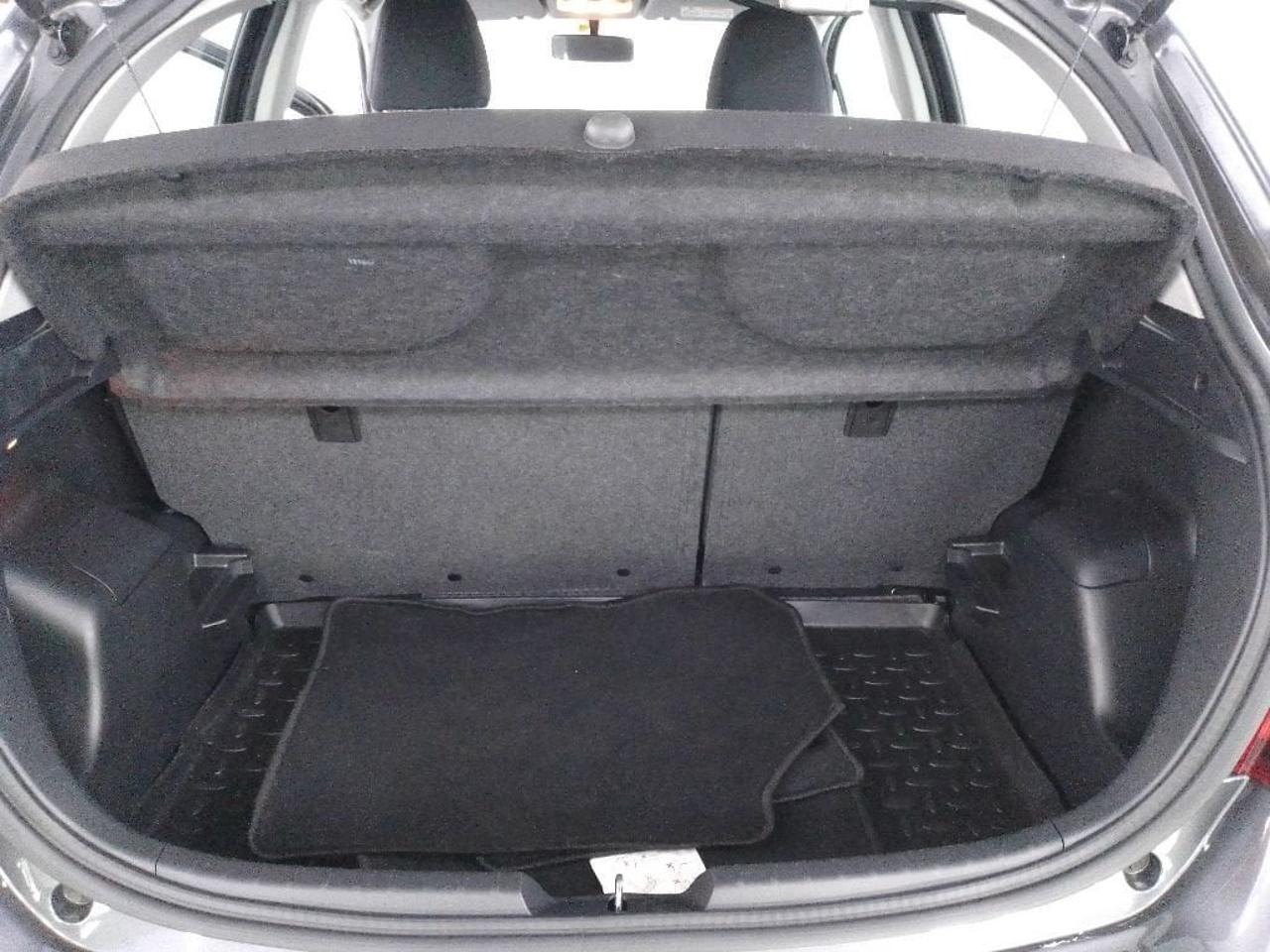 Toyota Toyota Yaris usata, con chiusura centralizzata