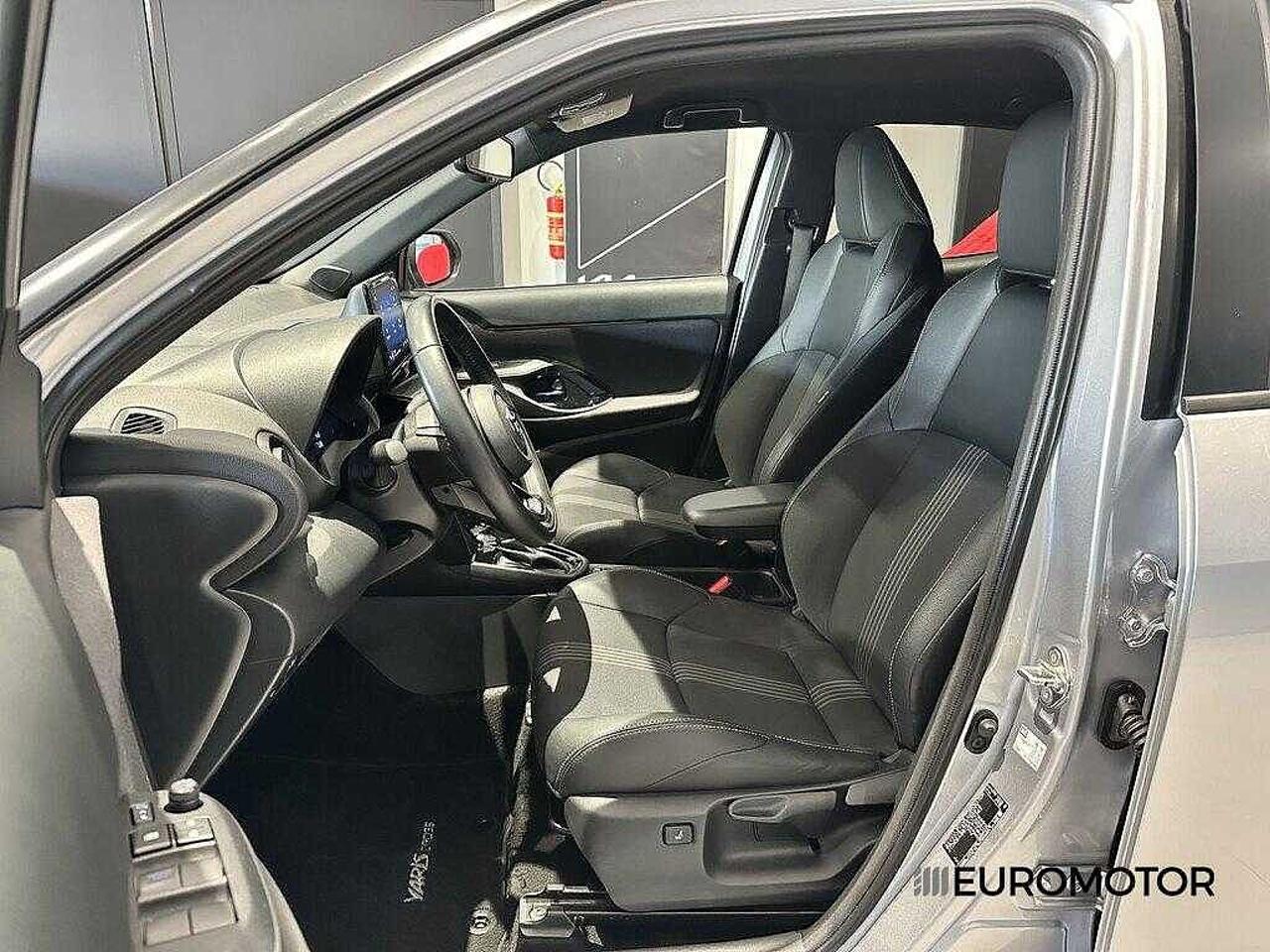 Toyota Toyota Yaris usata, con bracciolo porta oggetti