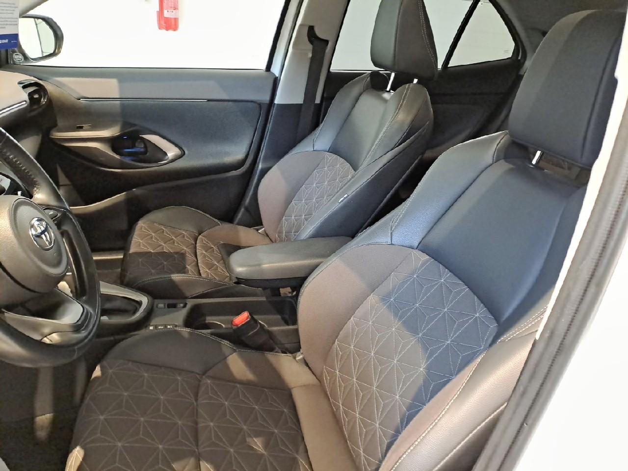 Toyota Toyota Yaris usata, con cinture sicurezza post. conducente con pretensionatori, cinture sicurezza post. passeggero con pretensionatori, cinture sicurezza post. centrale a 3 punti
