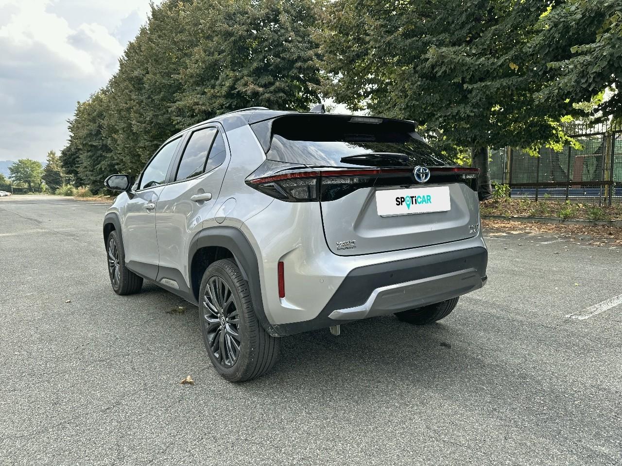 Toyota Toyota Yaris usata, con barre longitud.al tetto nero