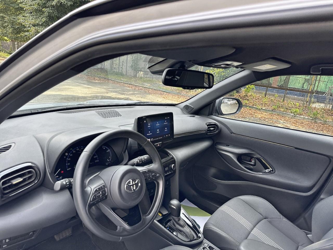 Toyota Toyota Yaris usata, con bracciolo anteriore