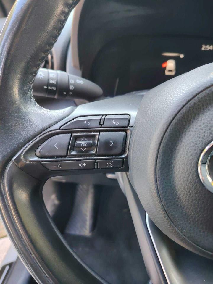 Toyota Toyota Yaris usata, con barre longitudinali