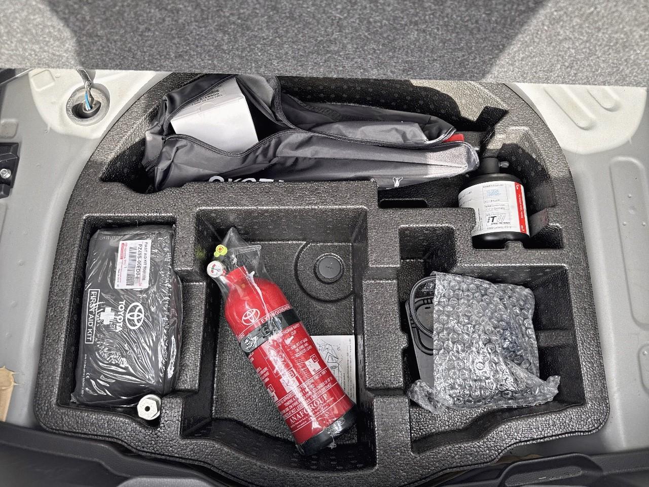 Toyota Toyota Yaris usata, con 4,2 display multifunzionale pannello strumenti 1 e 10,7, 7,0 display multifunzionale touch screen, plancia 1 e 17,8