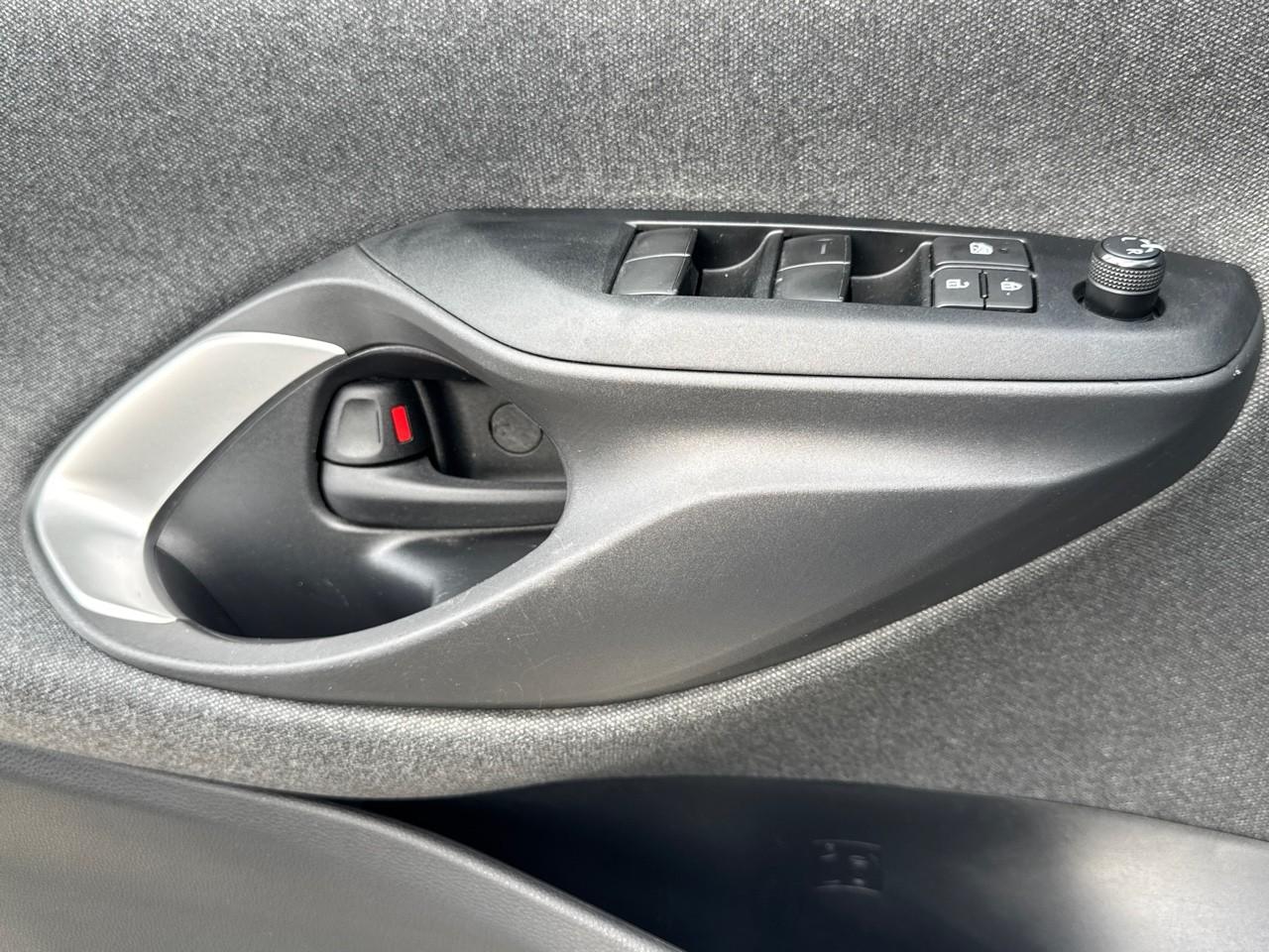 Toyota Toyota Yaris usata, con alzacristalli elettrici anteriori , numero ad impulso 1, alzacristalli elettrici posteriori