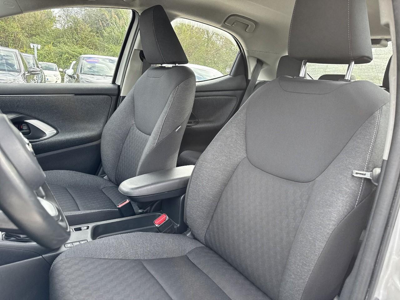 Toyota Toyota Yaris usata, con comandi media touch screen