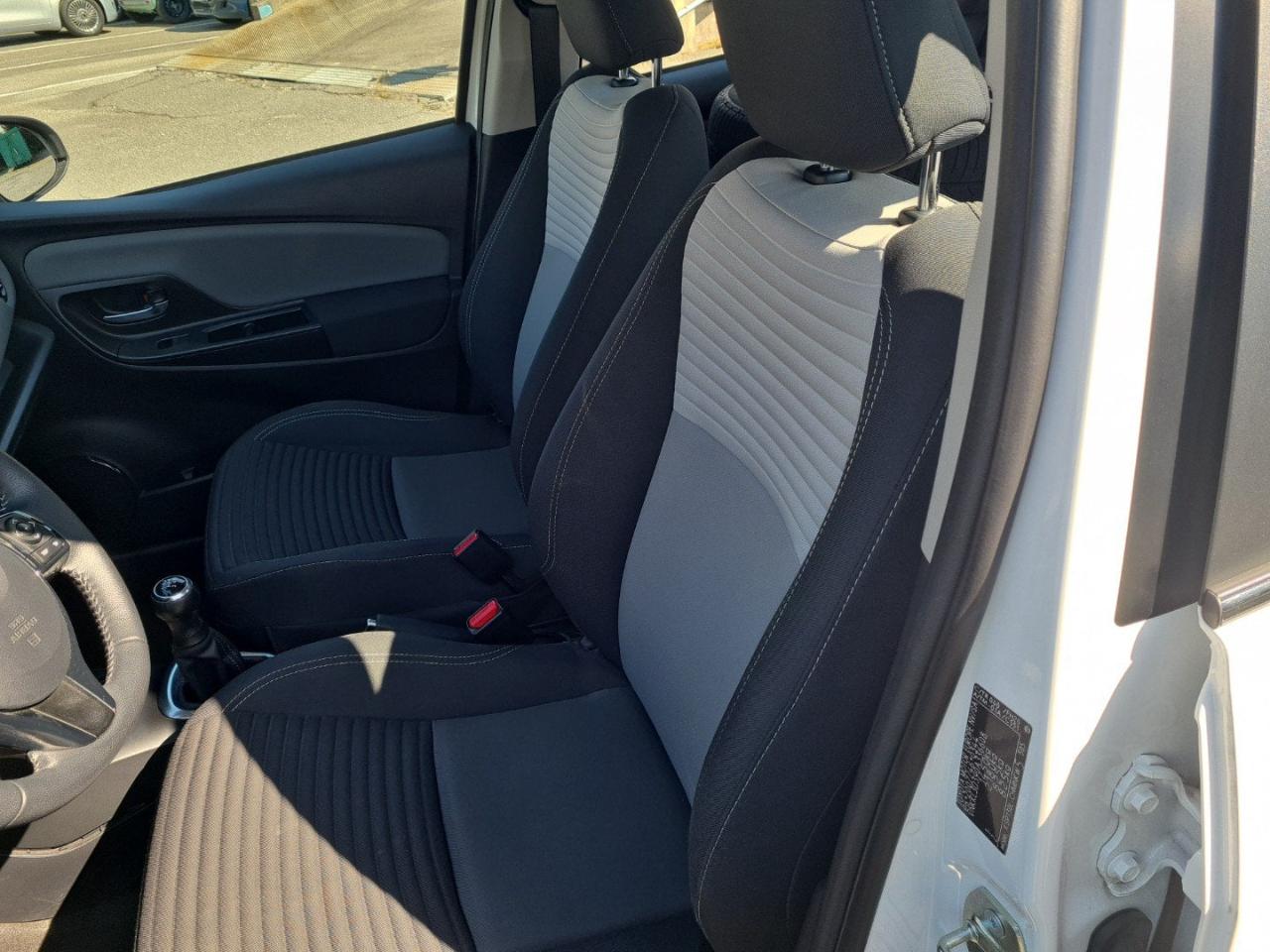 Toyota Yaris - Foto 2