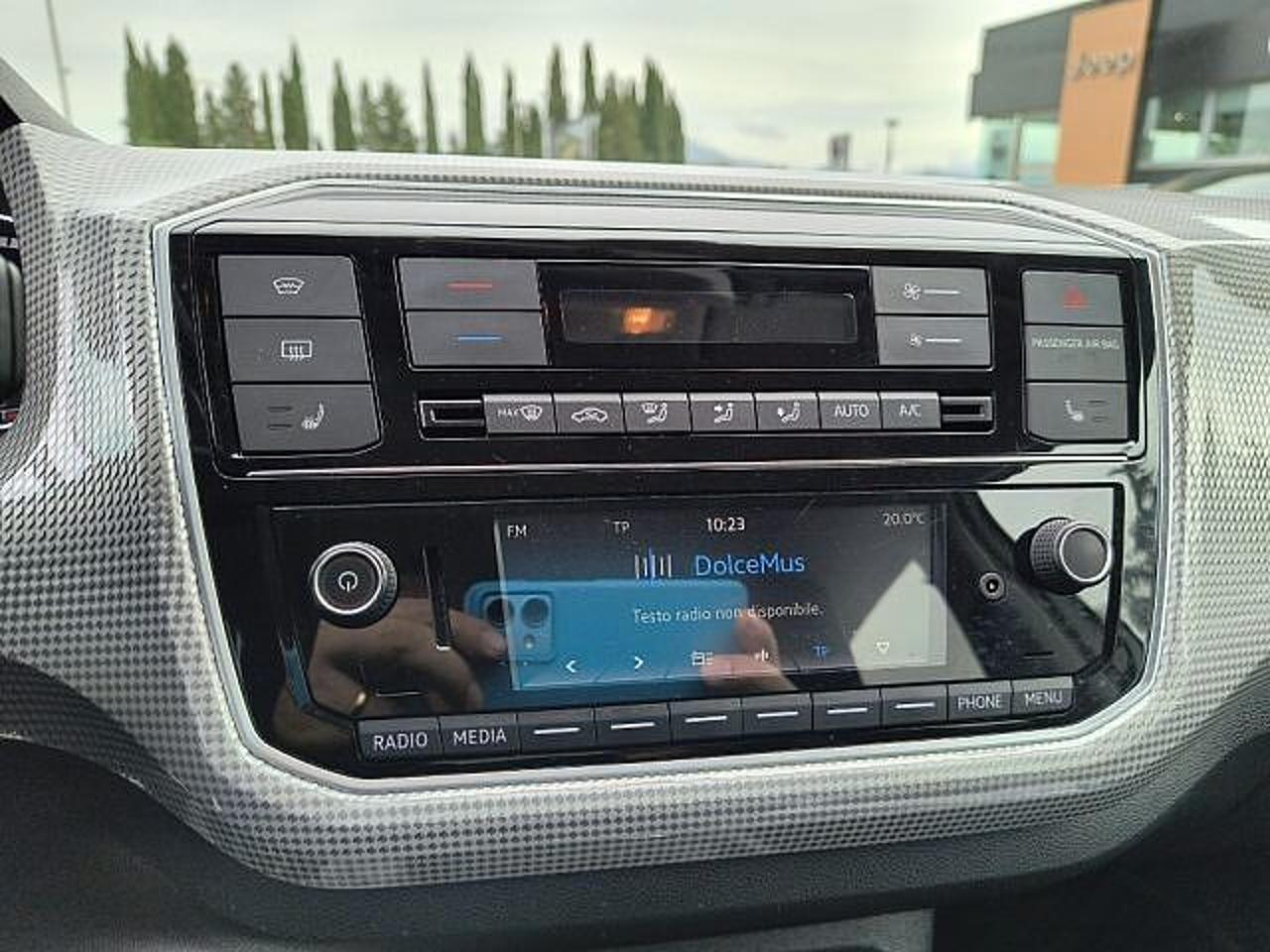 Volkswagen Volkswagen Up usata 12
