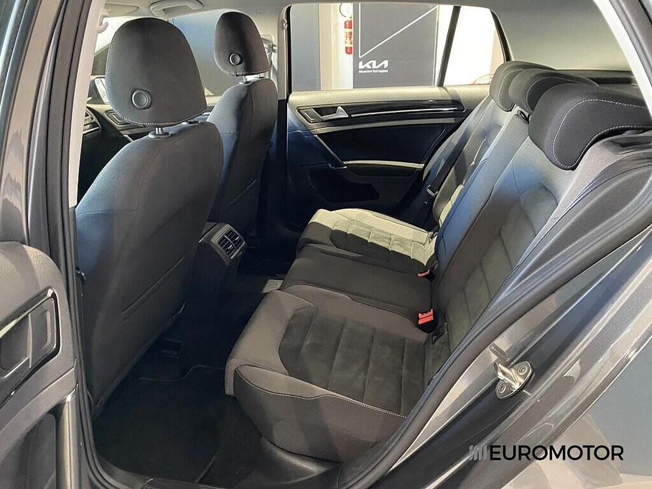Volkswagen Volkswagen Golf usata, con bracciolo porta oggetti