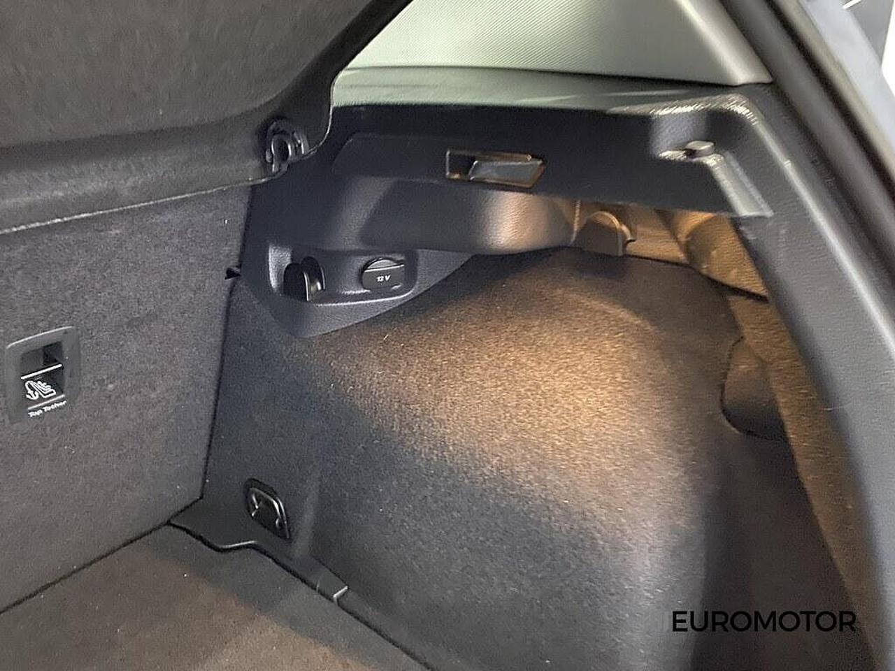 Volkswagen Volkswagen Golf usata, con luci diurne a led