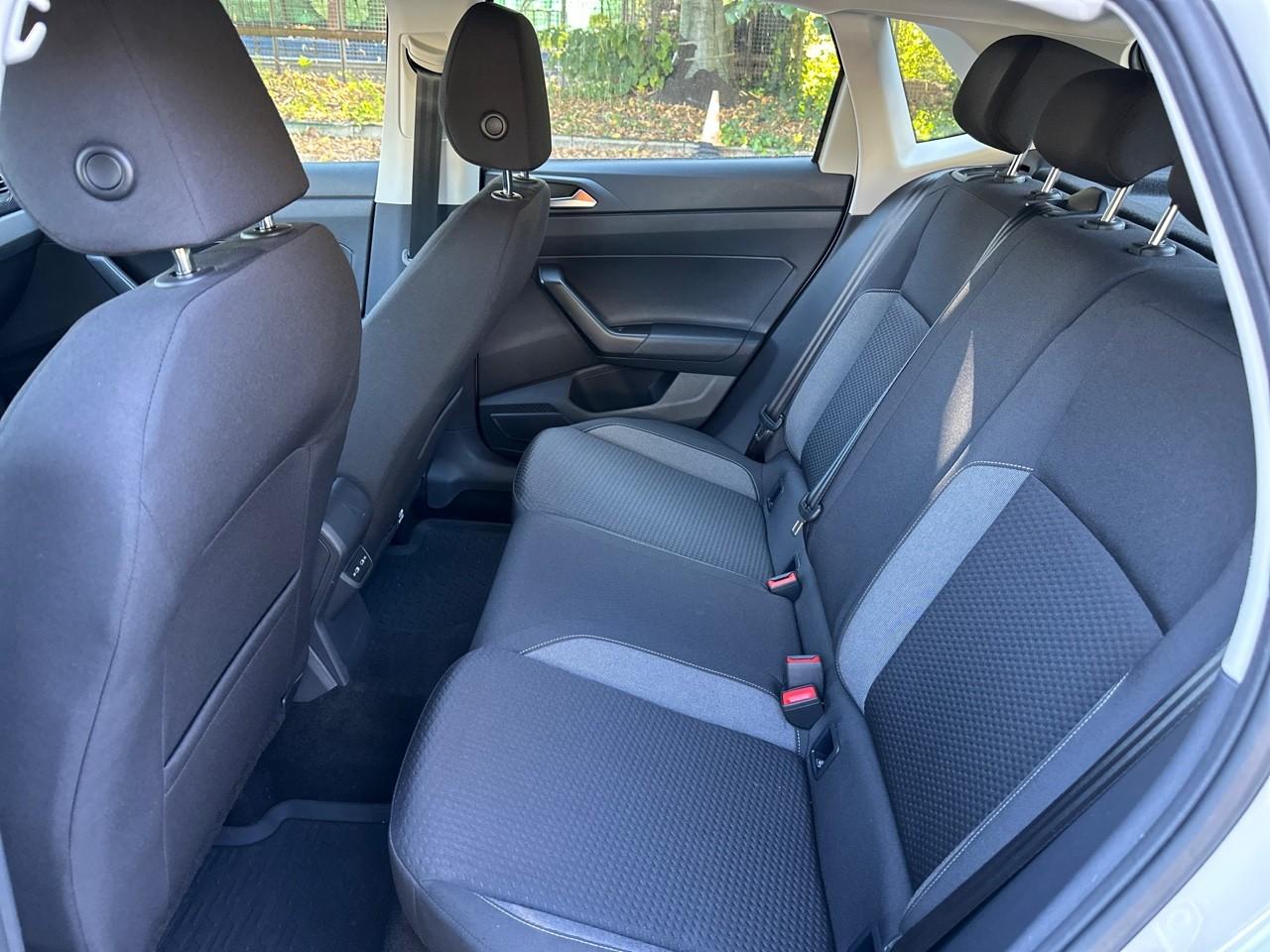 Volkswagen Volkswagen Polo usata, con 2 poggiatesta sedili ant. , con reg. in altezza, 3 poggiatesta sedili post. , con reg. in altezza