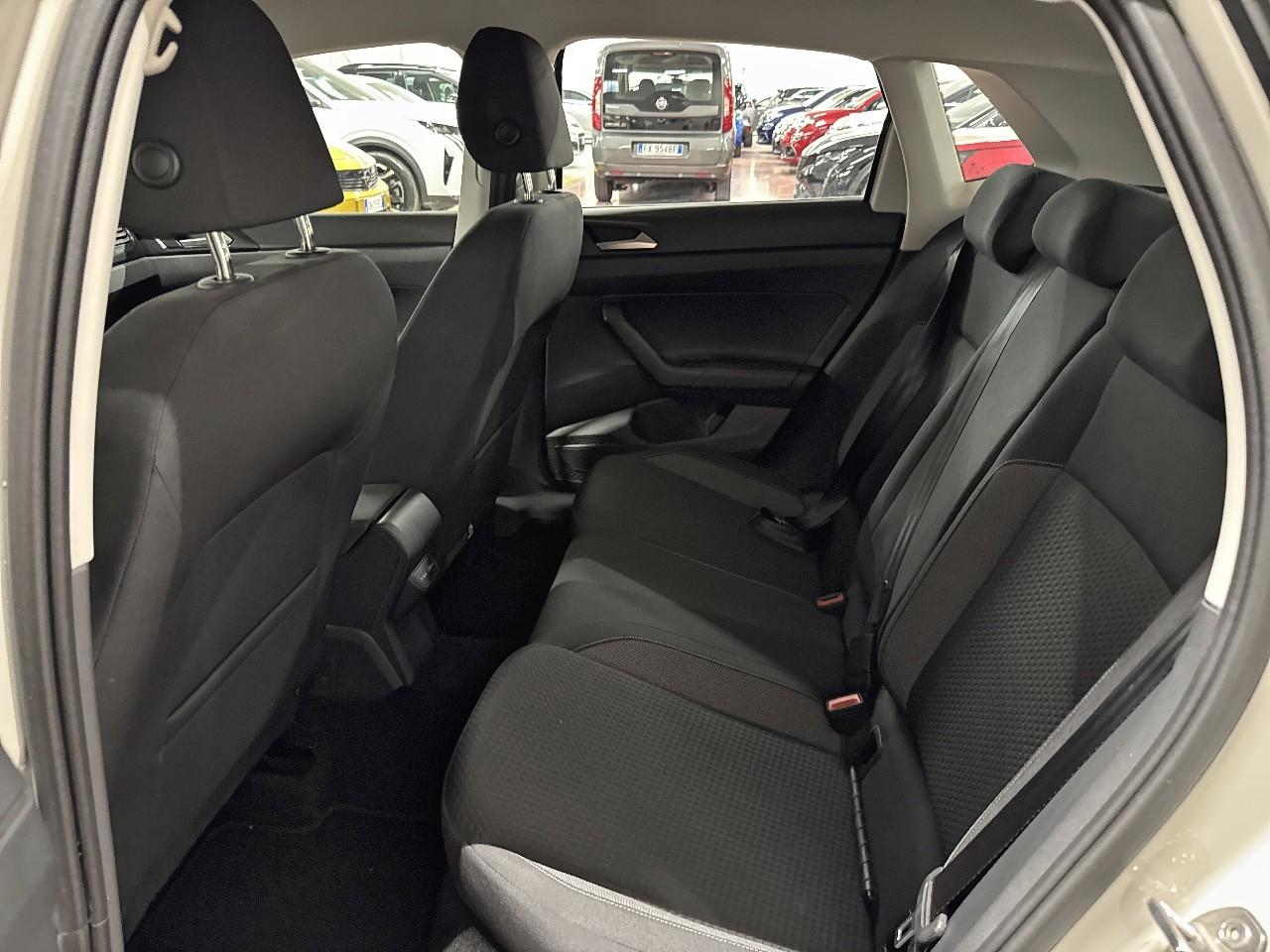 Volkswagen Volkswagen Polo usata, con 2 poggiatesta sedili ant. , con reg. in altezza, 3 poggiatesta sedili post. , con reg. in altezza