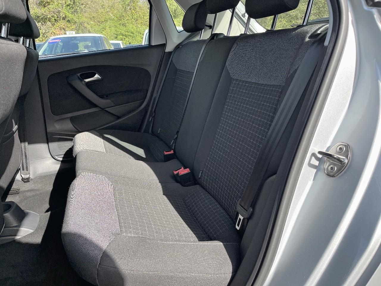 Volkswagen Volkswagen Polo usata, con 2 poggiatesta sedili ant. , con reg. in altezza, 3 poggiatesta sedili post. , con reg. in altezza