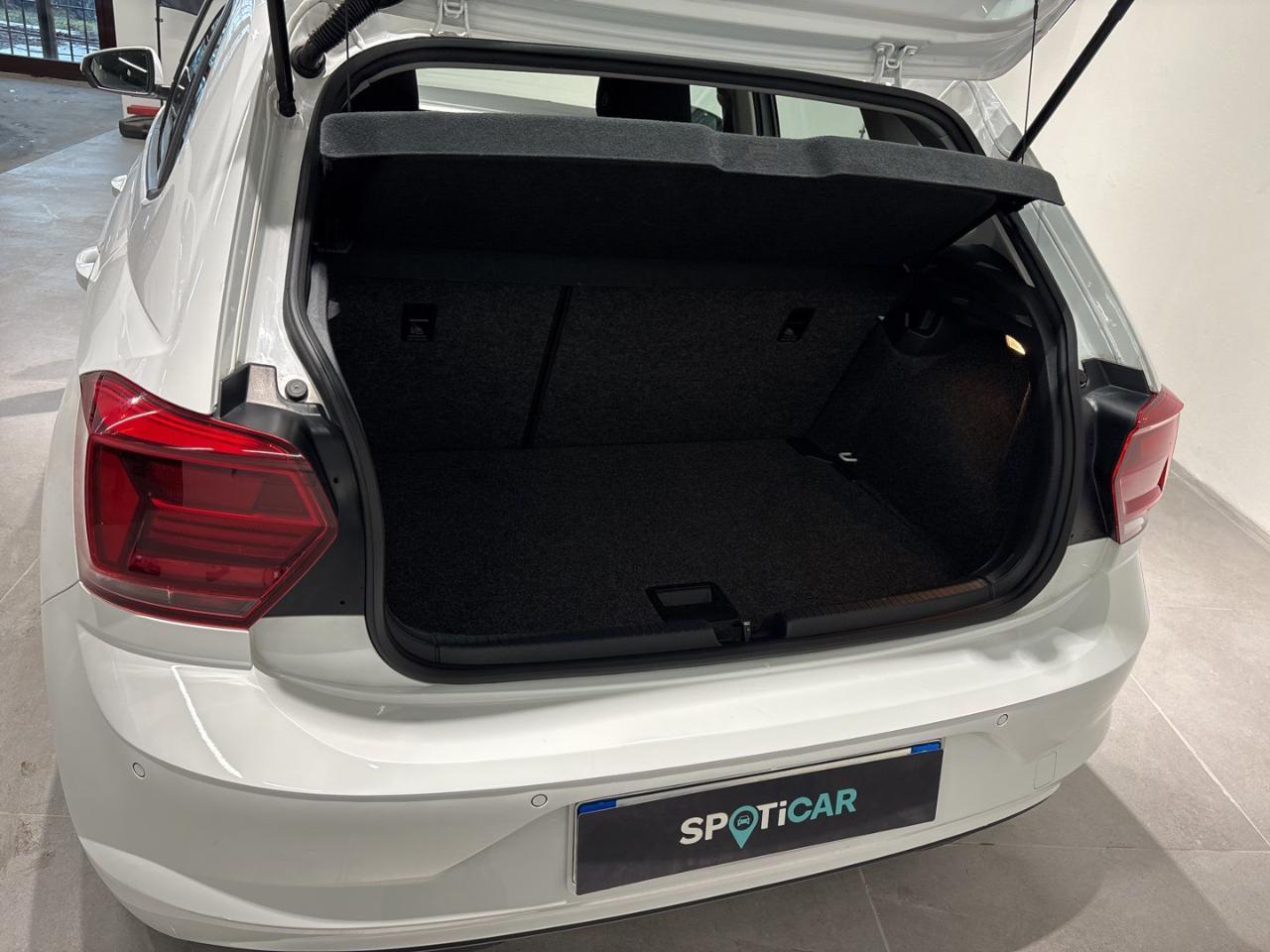 Volkswagen Volkswagen Polo usata, con luci diurne