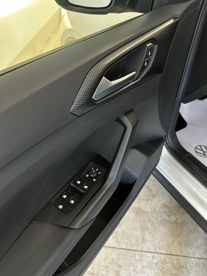 Volkswagen Volkswagen T-Cross usata 16