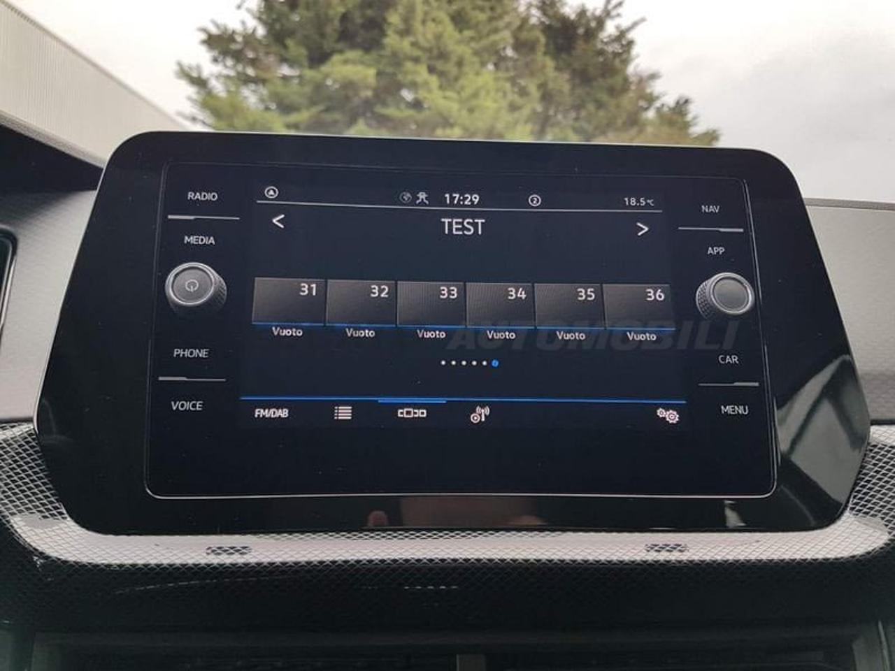 Volkswagen Volkswagen T-Cross usata 24