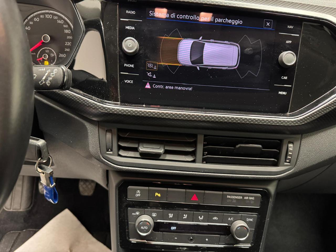 Volkswagen Volkswagen T-Cross usata 3