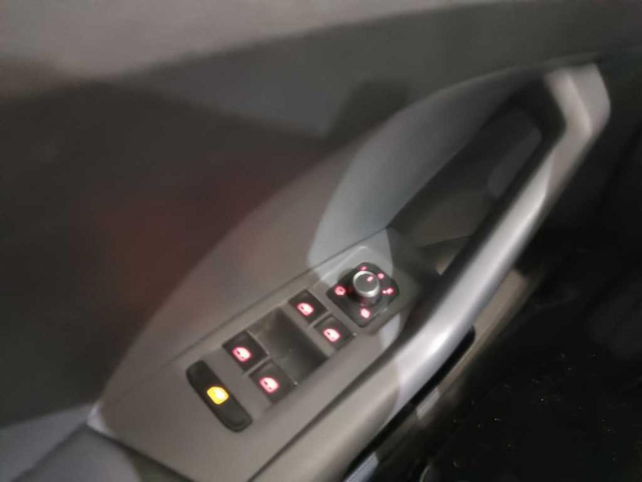 Volkswagen Volkswagen T-Cross usata 4