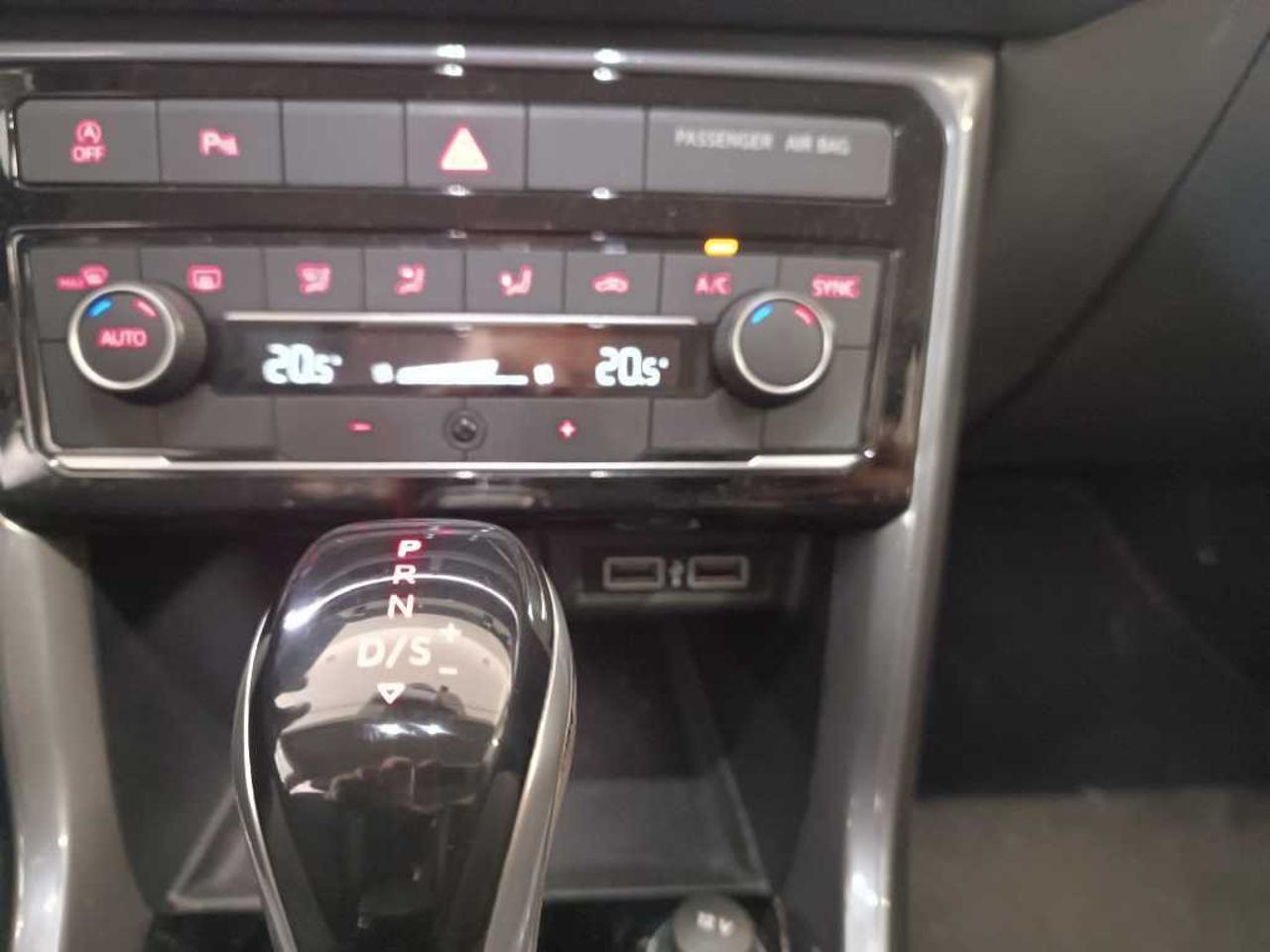 Volkswagen Volkswagen T-Cross usata 12