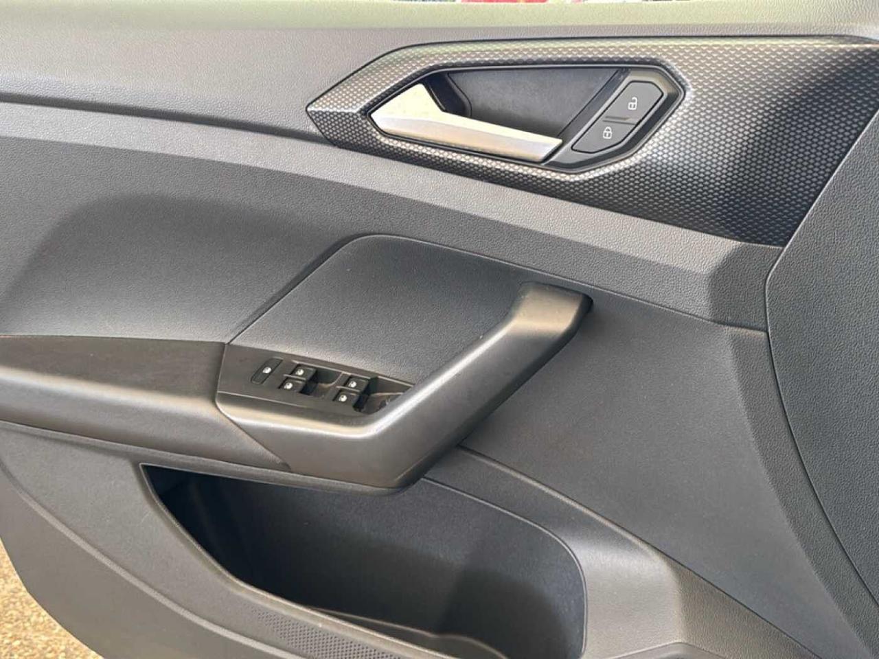 Volkswagen Volkswagen T-Cross usata 8