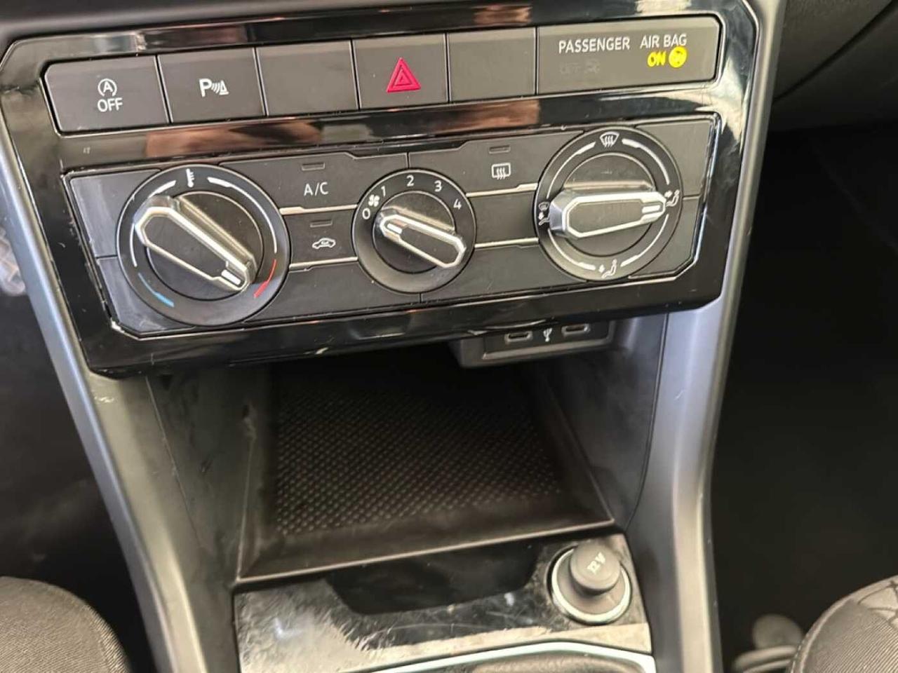 Volkswagen Volkswagen T-Cross usata 9