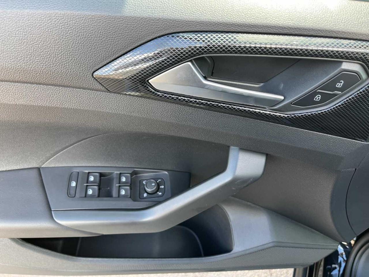 Volkswagen Volkswagen T-Cross usata 3