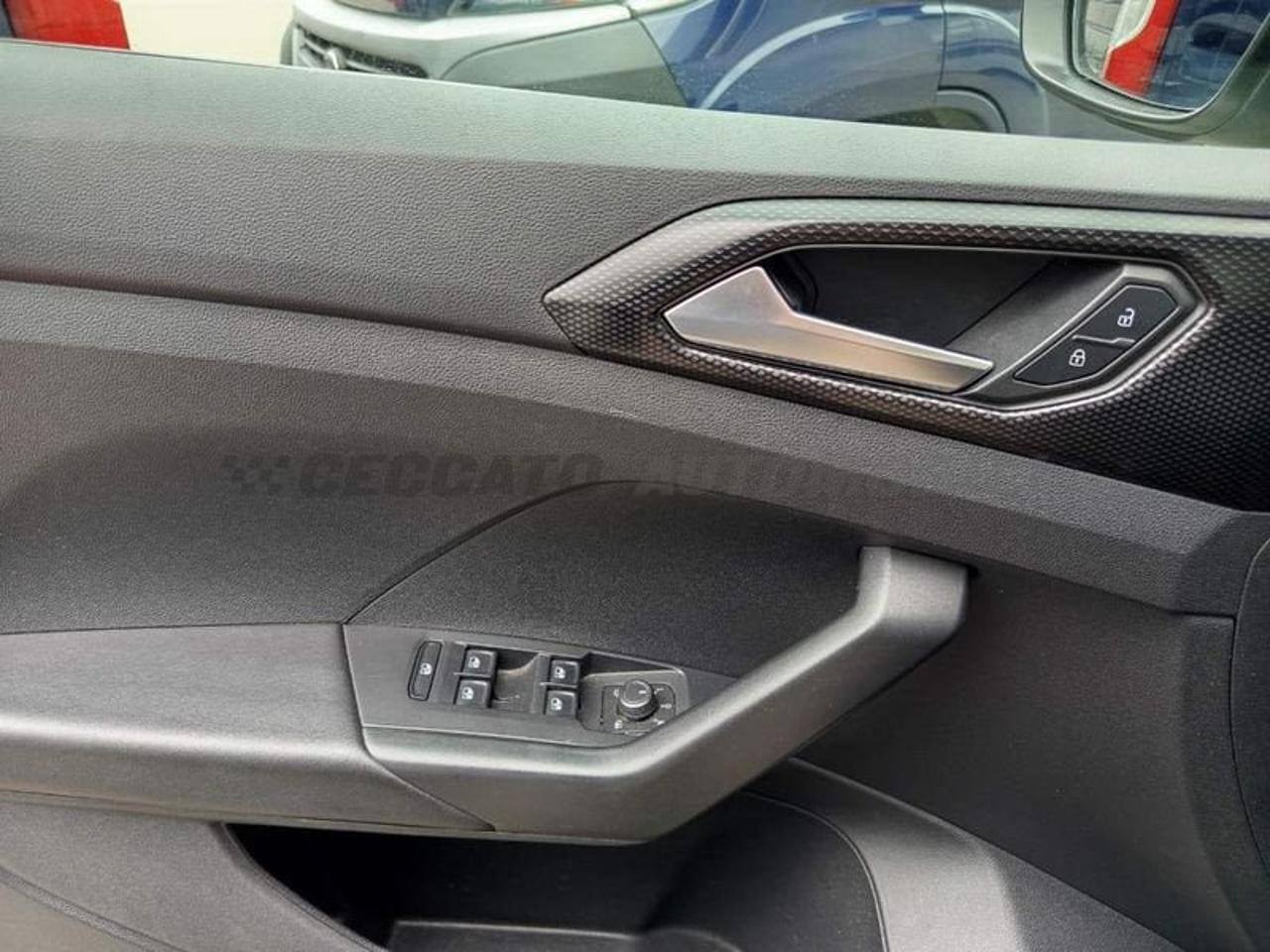 Volkswagen Volkswagen T-Cross usata 3