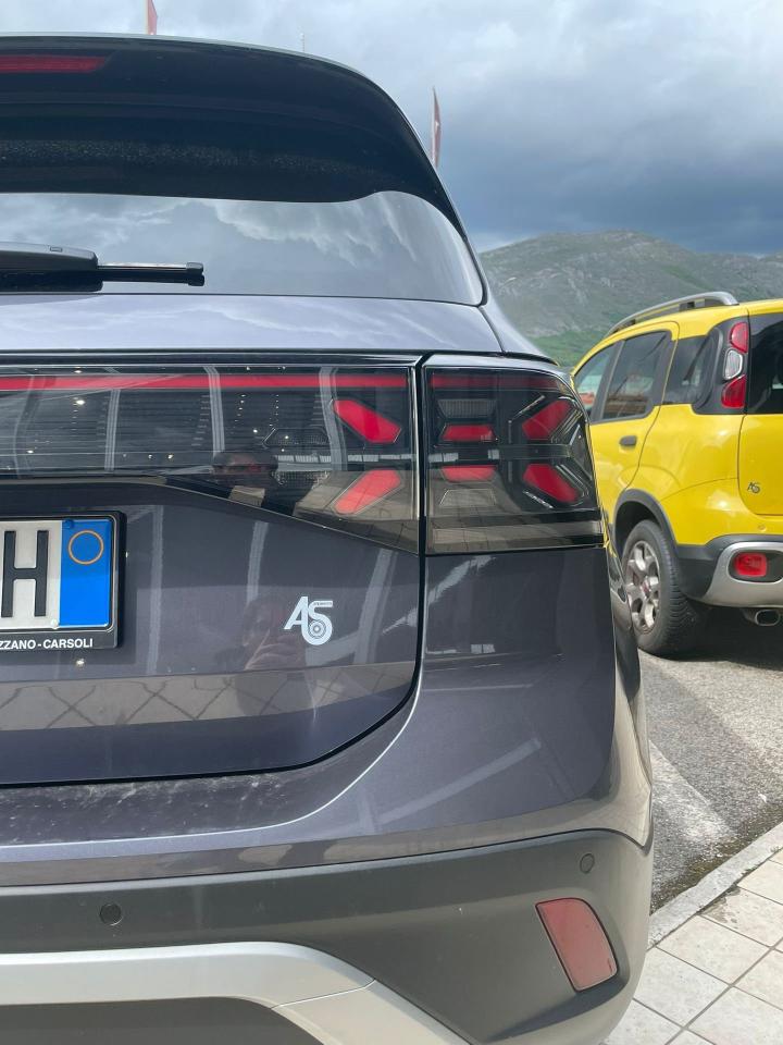 Volkswagen Volkswagen T-Cross usata 1