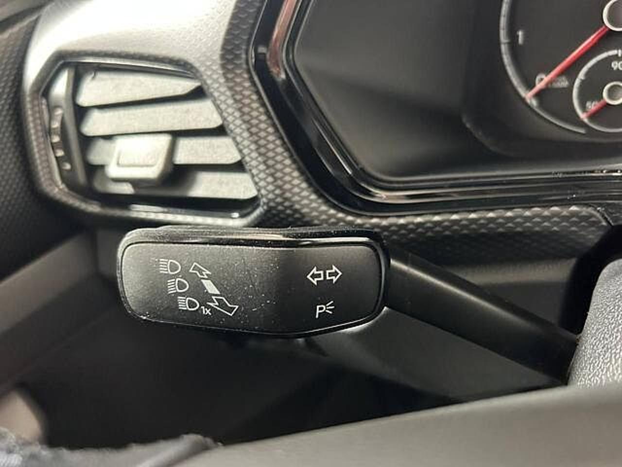 Volkswagen Volkswagen T-Cross usata 8