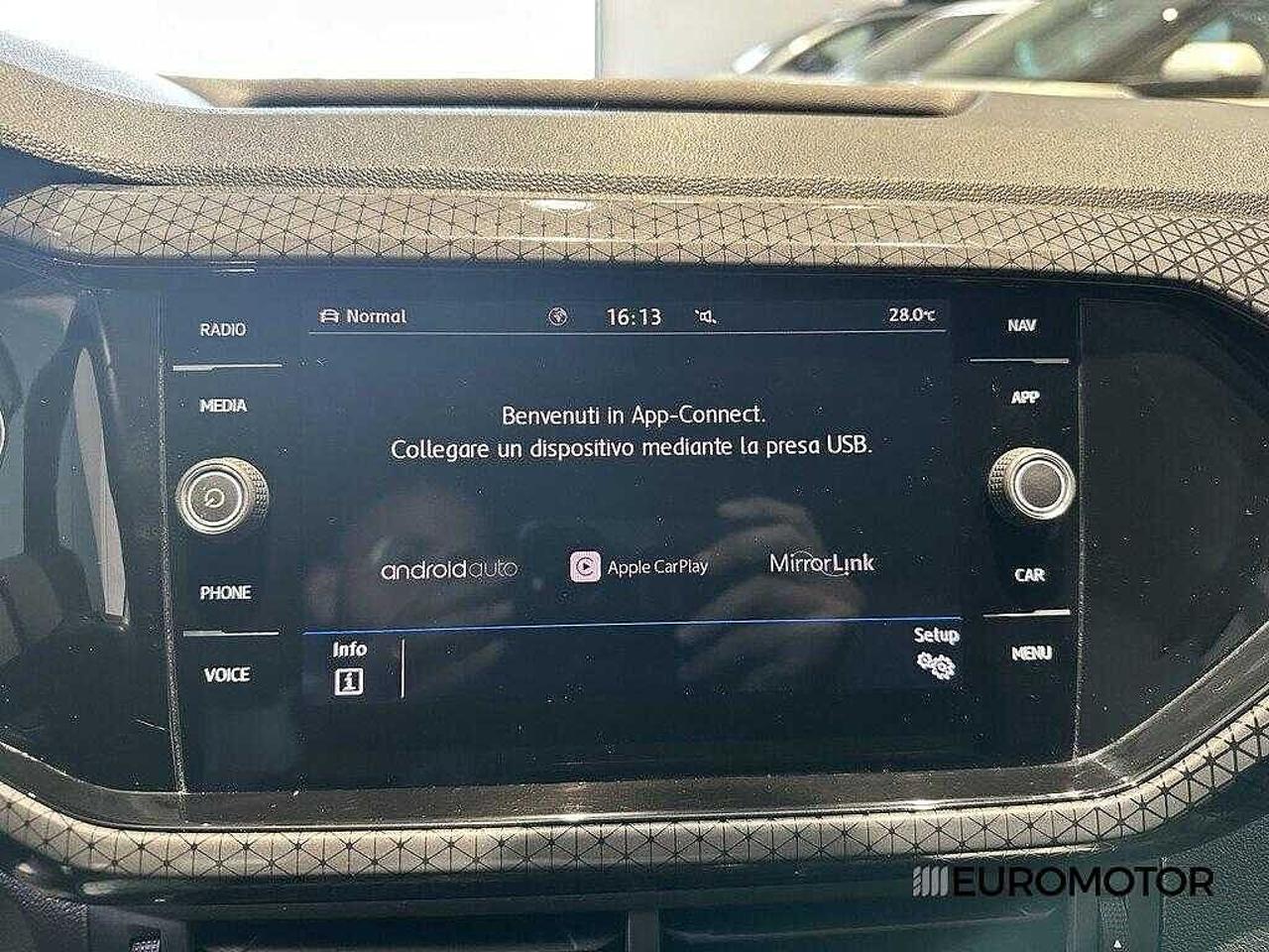 Volkswagen Volkswagen T-Cross usata 19