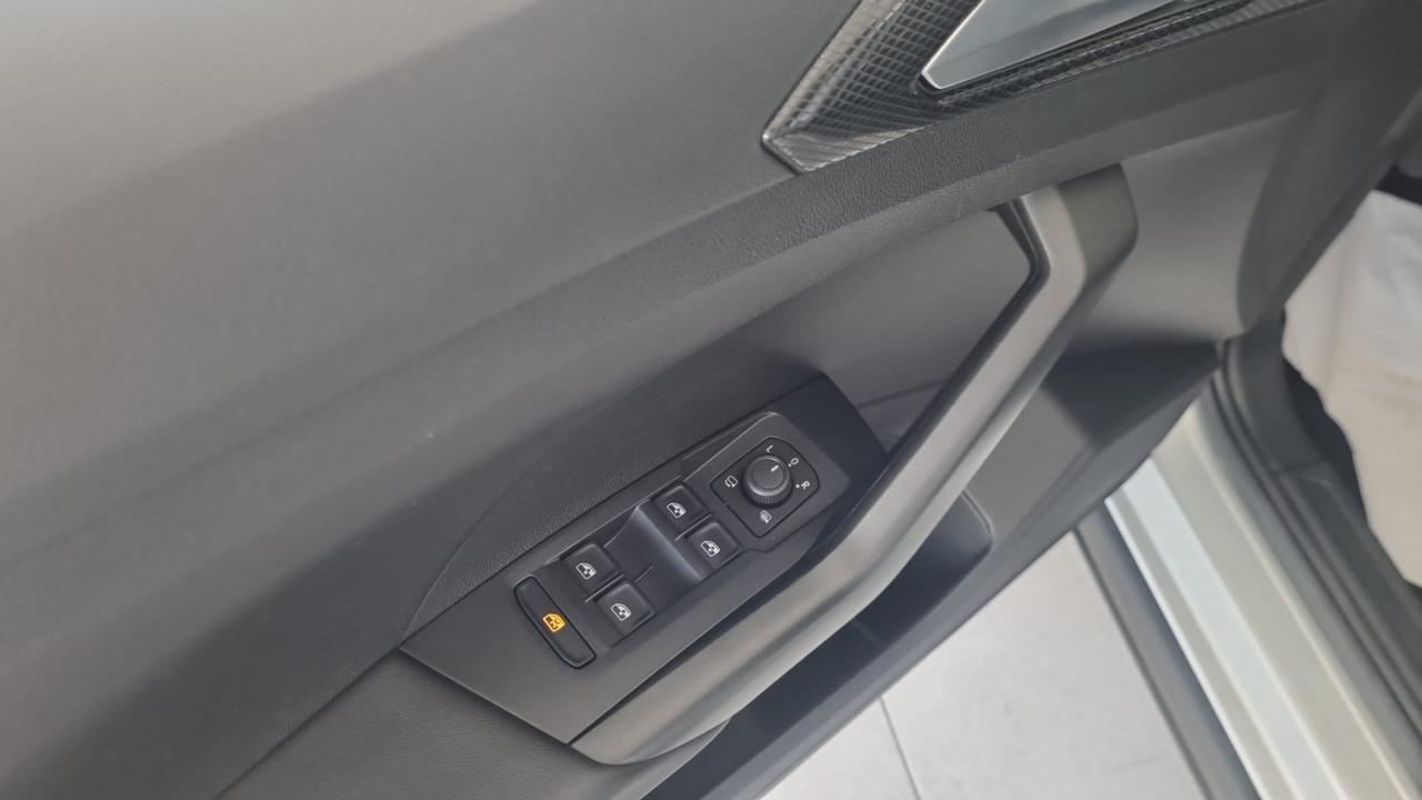 Volkswagen Volkswagen T-Cross usata 17