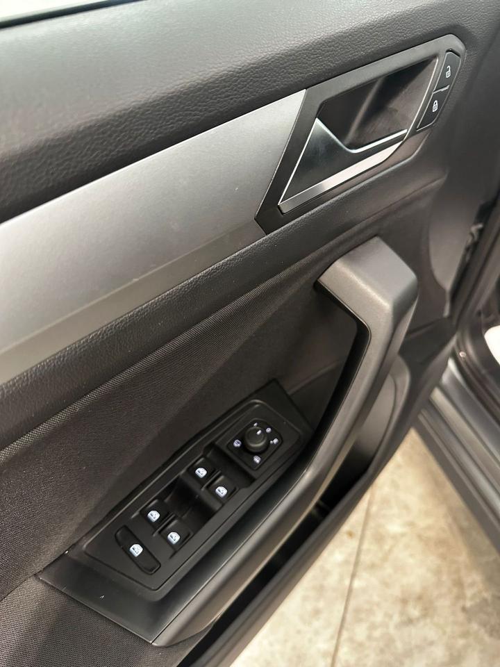 Volkswagen Volkswagen T-Roc usata 16
