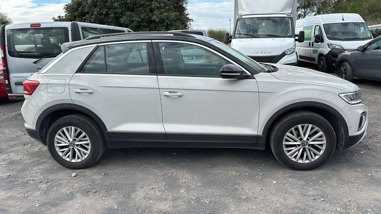Volkswagen Volkswagen T-Roc usata 16