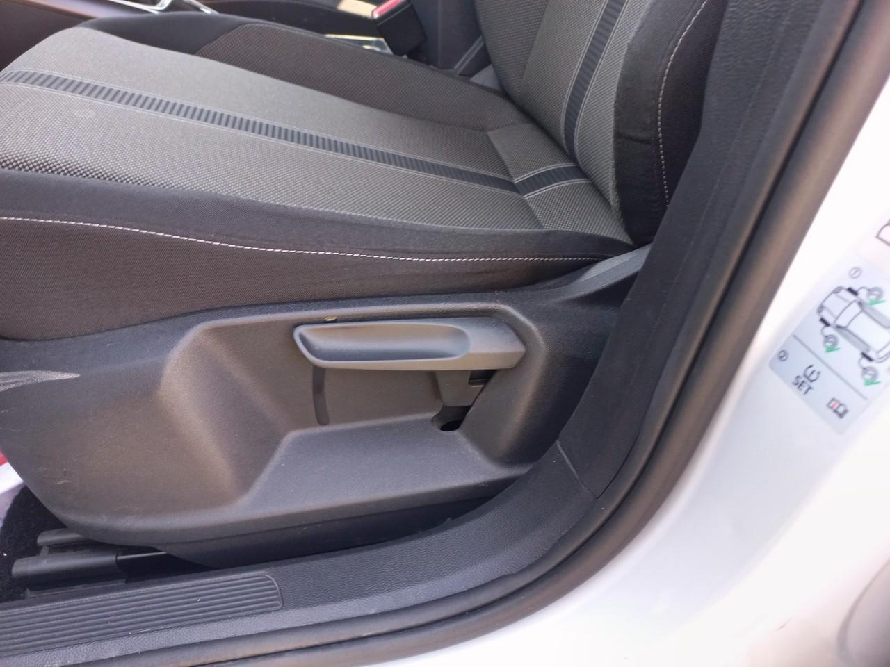 Volkswagen Volkswagen T-Roc usata, con assistenza alla frenata di emergenza