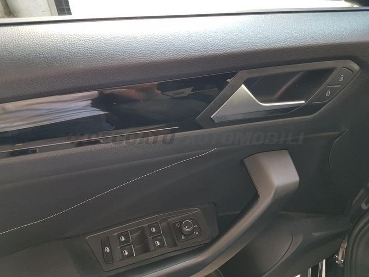 Volkswagen Volkswagen T-Roc usata 17