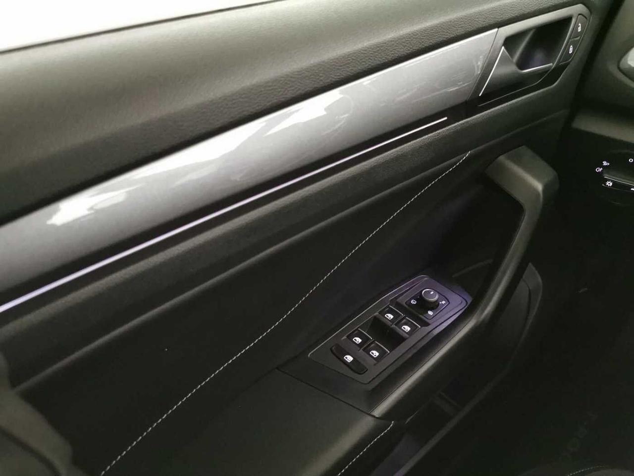 Volkswagen Volkswagen T-Roc usata 13