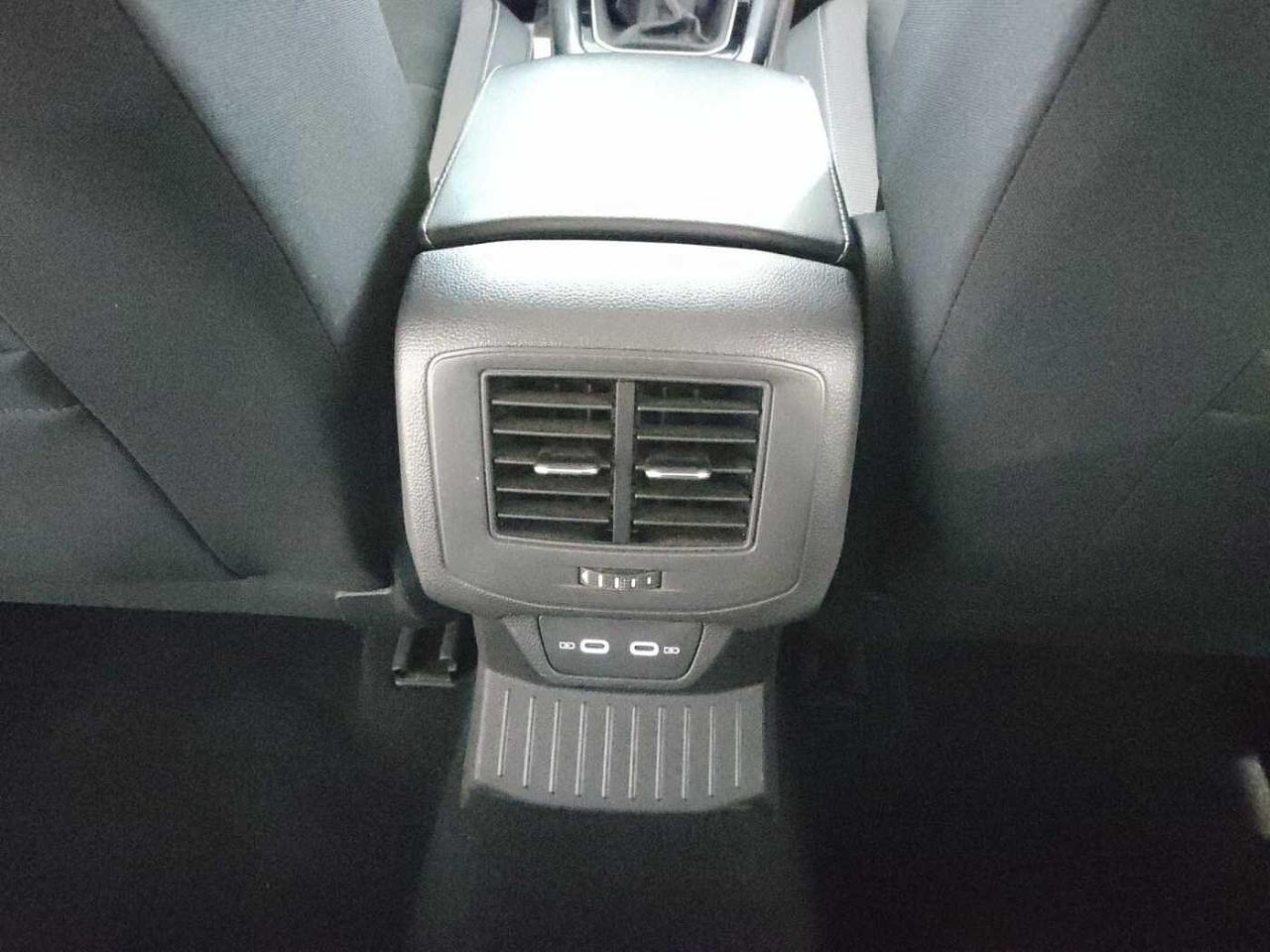 Volkswagen Volkswagen T-Roc usata 17