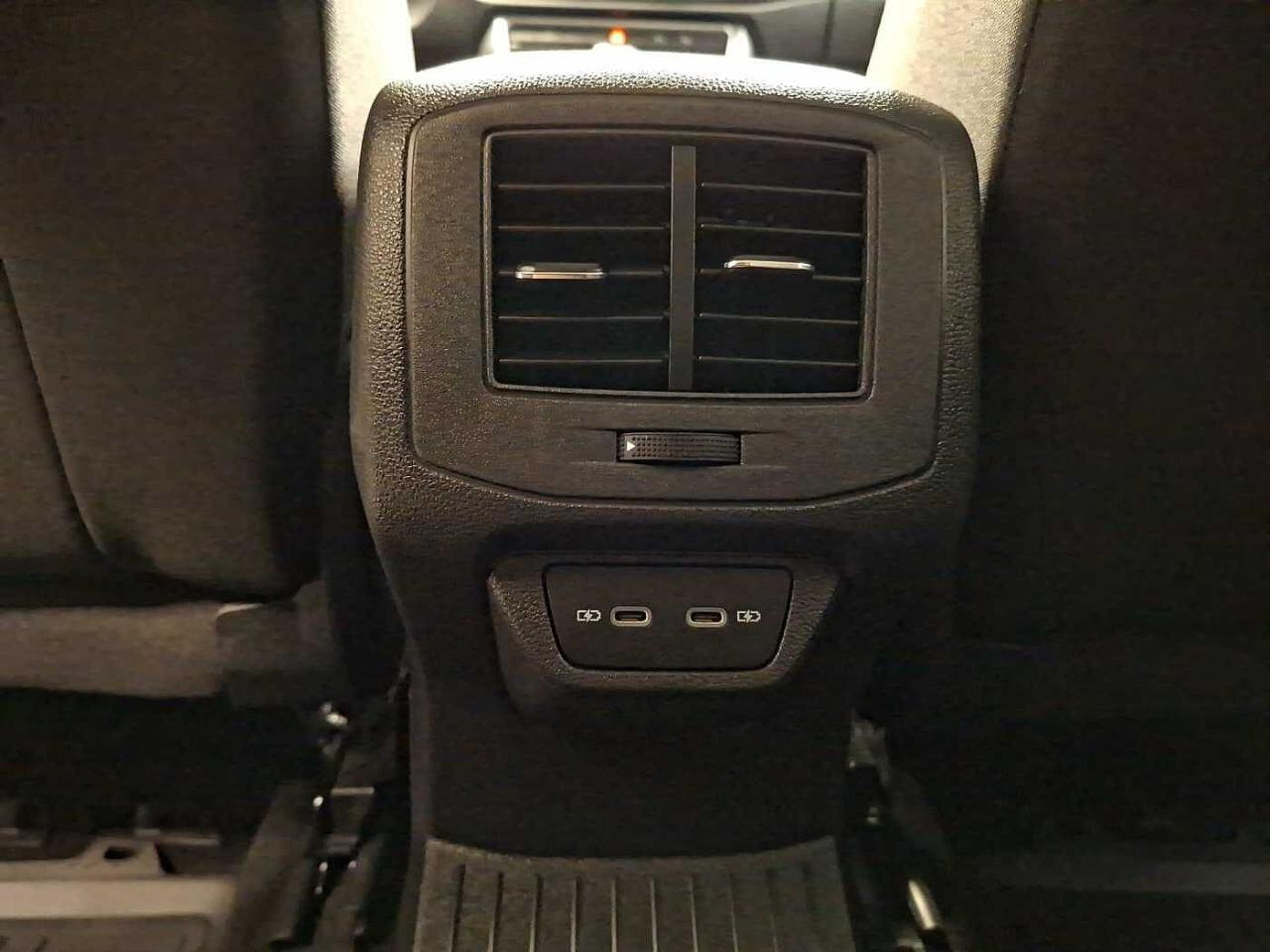 Volkswagen Volkswagen T-Roc usata 12