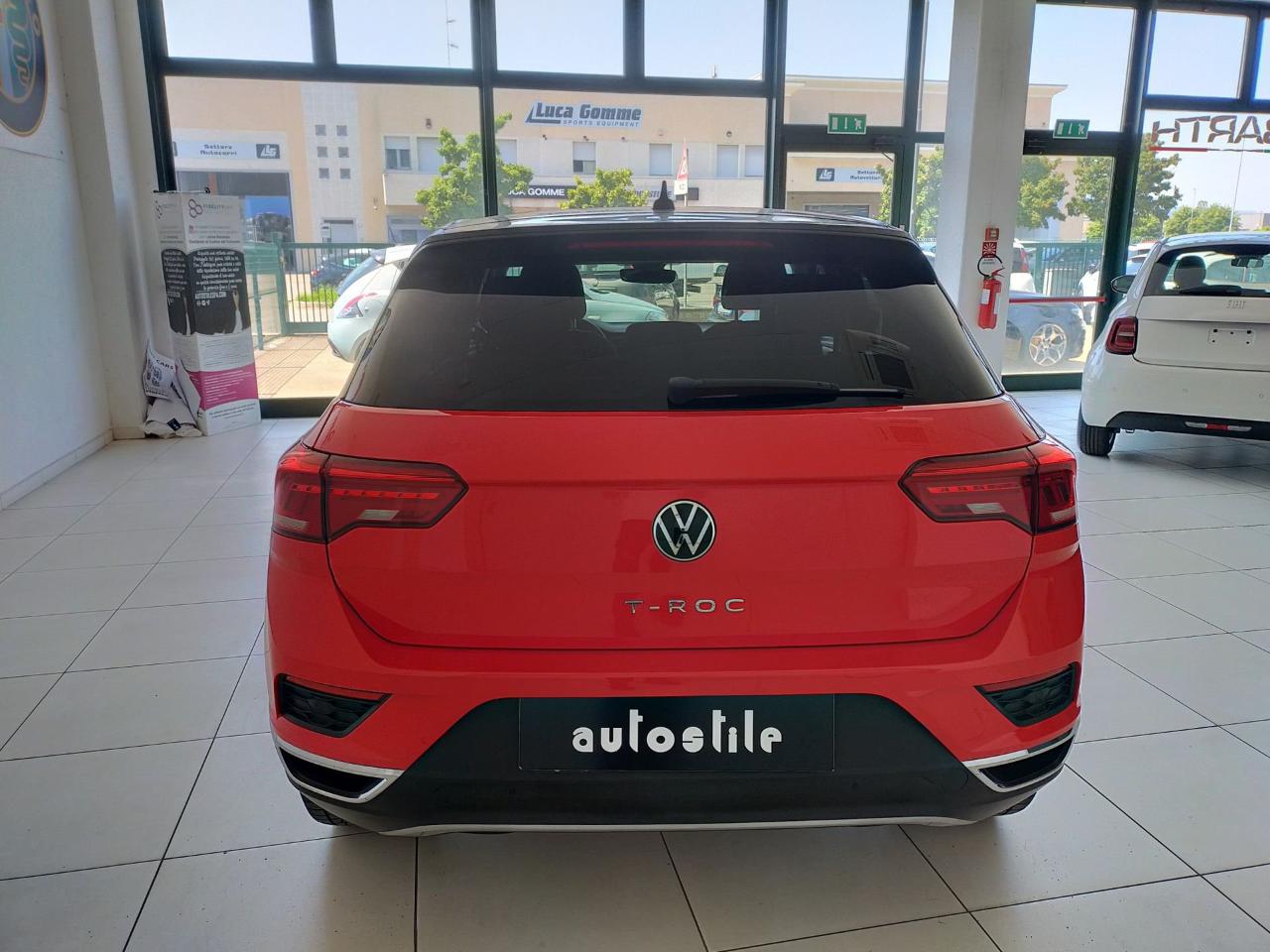 Volkswagen Volkswagen T-Roc usata 12