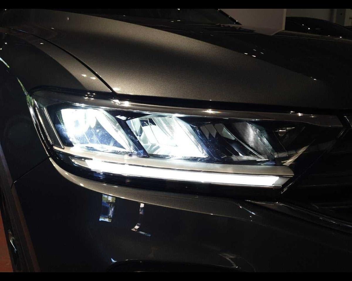 Volkswagen Volkswagen T-Roc usata 8