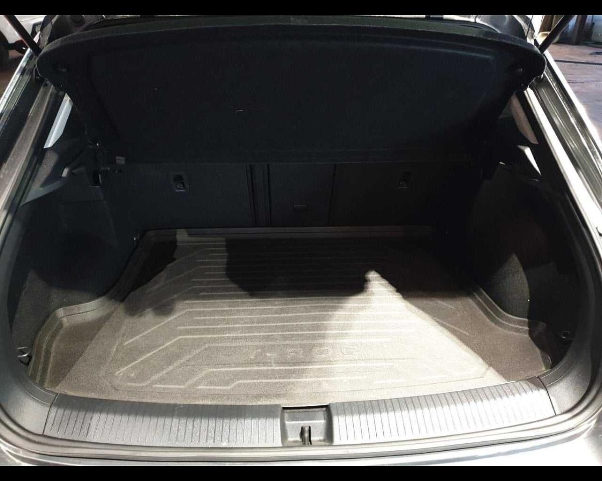 Volkswagen Volkswagen T-Roc usata 26