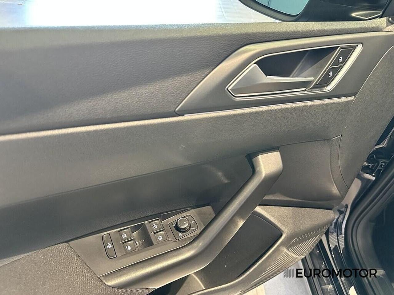 Volkswagen Volkswagen Taigo usata, con bracciolo porta oggetti