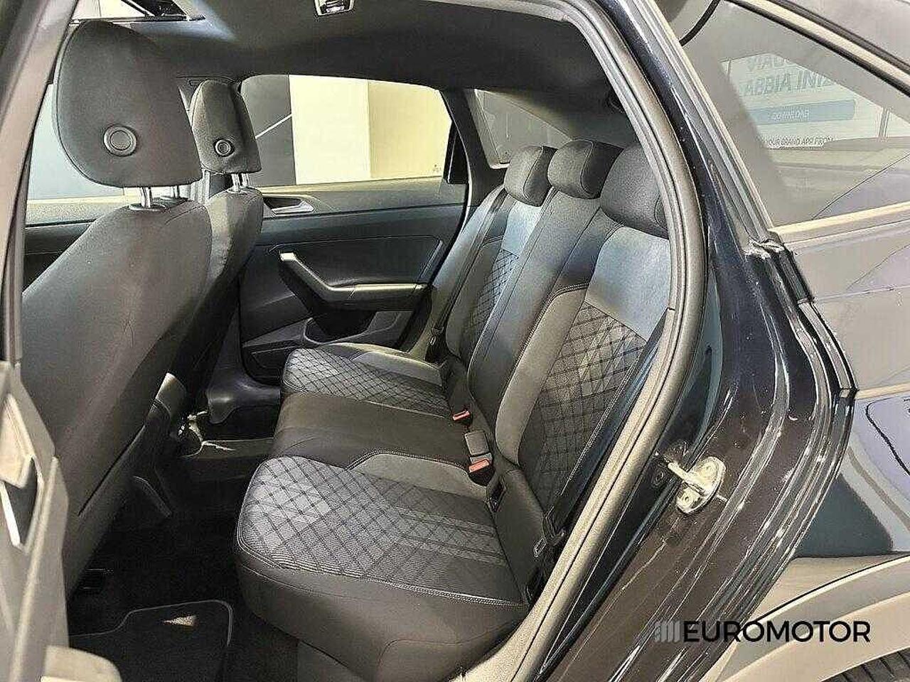 Volkswagen Volkswagen Taigo usata, con interno black