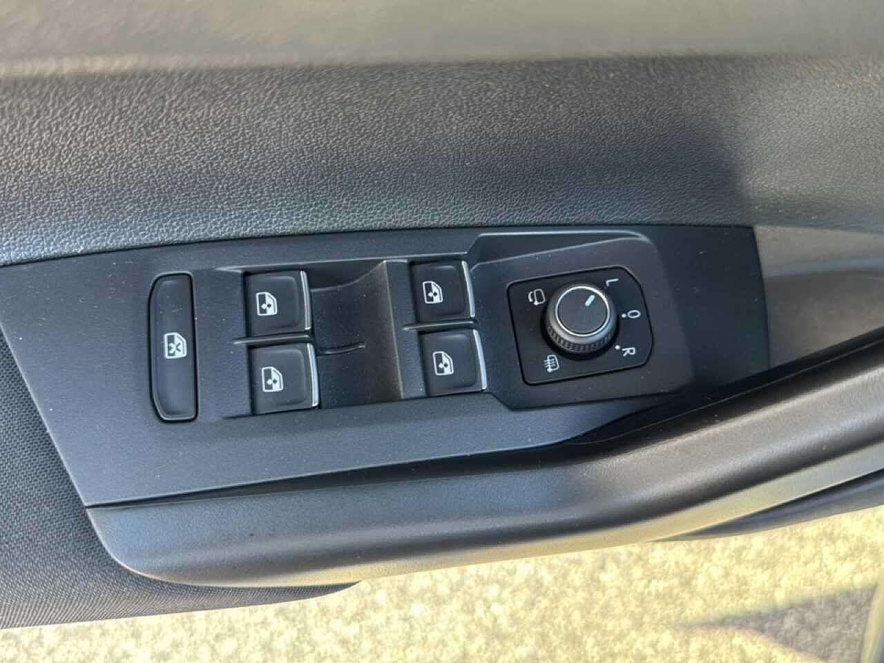 Volkswagen Volkswagen Taigo usata, con Xenon-led