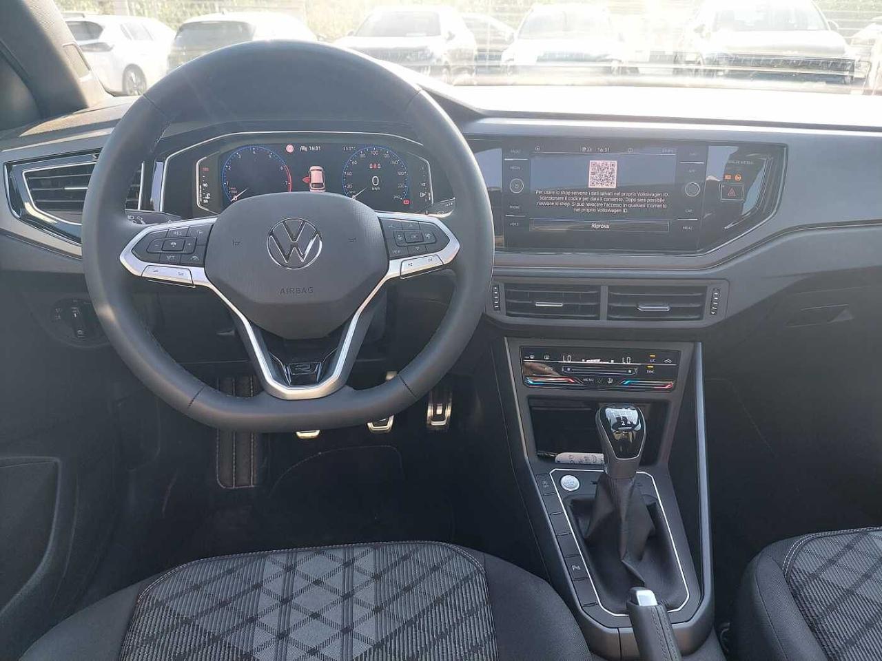 Volkswagen Volkswagen Taigo usata 13