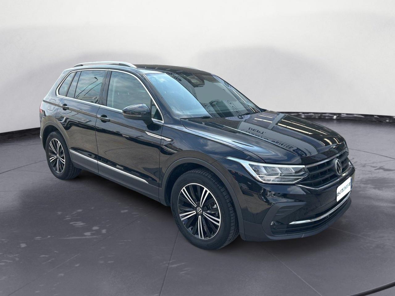 Volkswagen Volkswagen Tiguan usata, con luci diurne